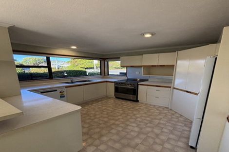 Photo of property in 2/2a Thorrington Road, Cashmere, Christchurch, 8022