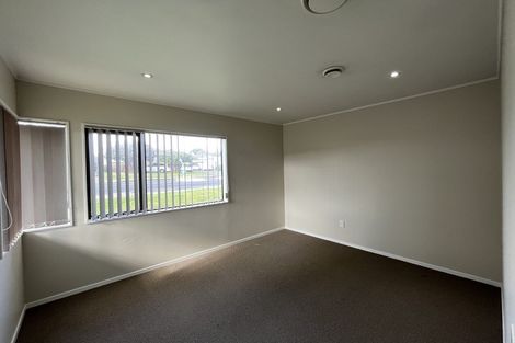 Photo of property in 2 Pantera Way, Hillpark, Auckland, 2102