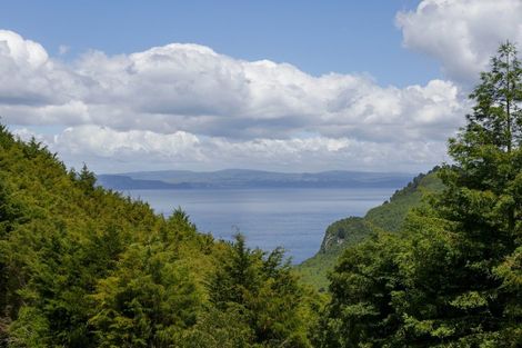 Photo of property in 124 Highland Drive, Acacia Bay, Taupo, 3385