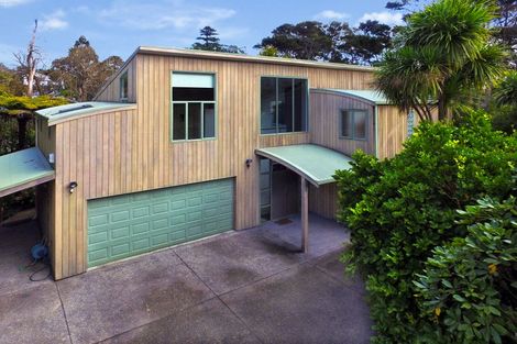 Photo of property in 11a Woodfern Crescent, Titirangi, Auckland, 0604