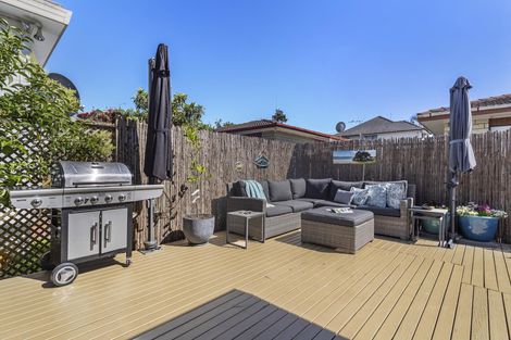 Photo of property in 1/117 Wellington Street, Howick, Auckland, 2014