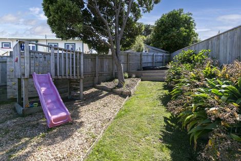 Photo of property in 35 Hudson Street, Island Bay, Wellington, 6023