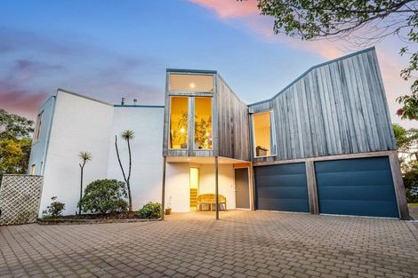 Photo of property in 73 Viewmont Drive, Harbour View, Lower Hutt, 5010