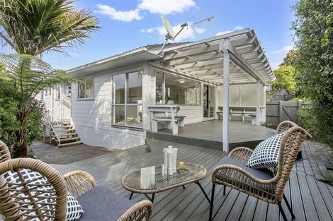 Photo of property in 1/8 Tallington Crescent, Torbay, Auckland, 0630
