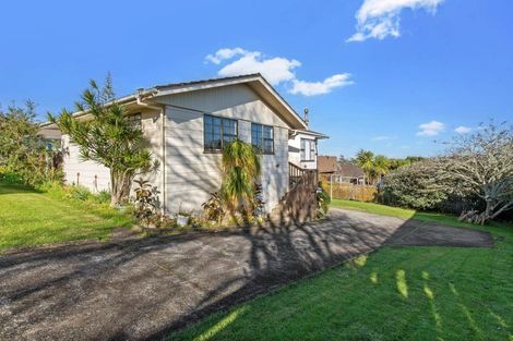 Photo of property in 16 Lewisham Street, Highland Park, Auckland, 2010