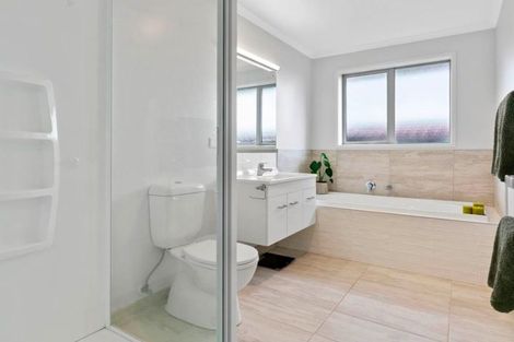 Photo of property in 22 Olney Court, One Tree Point, 0118