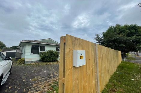 Photo of property in 377 Bucklands Beach Road, Bucklands Beach, Auckland, 2012