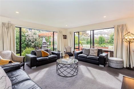 Photo of property in 8 Dorfold Mews, Avonhead, Christchurch, 8042