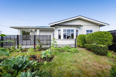 Photo of property in 8 Lincoln Street, Patea, 4520