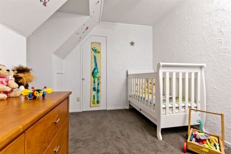 Photo of property in 84 Grassmere Road, Henderson Valley, Auckland, 0612