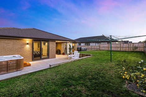 Photo of property in 15 Gemscott Crescent, Huapai, Kumeu, 0810