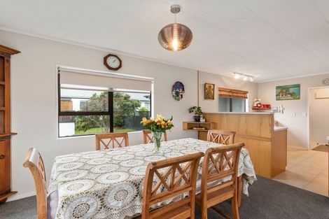 Photo of property in 4 Gates Road, Waikanae Beach, Waikanae, 5036