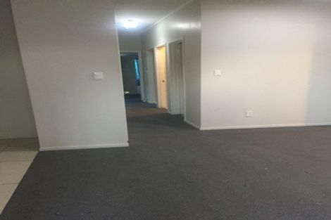 Photo of property in 2/56 Northcote Road, Northcote, Auckland, 0627