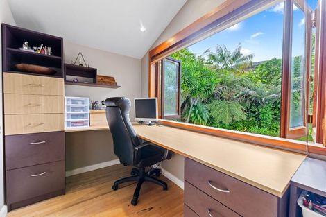 Photo of property in 37 Kiteroa Terrace, Rothesay Bay, Auckland, 0630