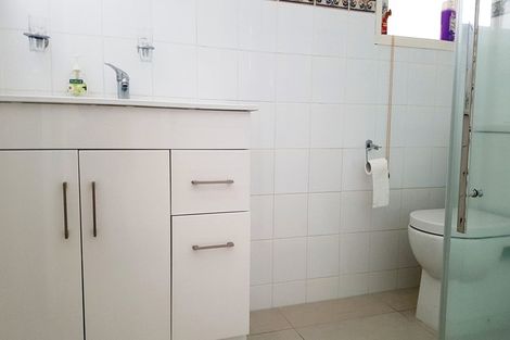 Photo of property in 5 Crockett Lane, Henderson, Auckland, 0610