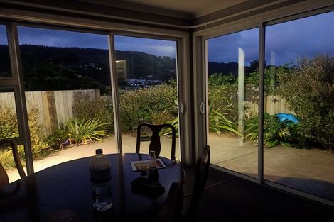 Photo of property in 10 Larsen Crescent, Tawa, Wellington, 5028