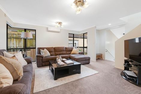 Photo of property in 26 Black Teal Close, Unsworth Heights, Auckland, 0632