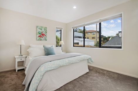 Photo of property in 4a Korotaha Terrace, Rothesay Bay, Auckland, 0630
