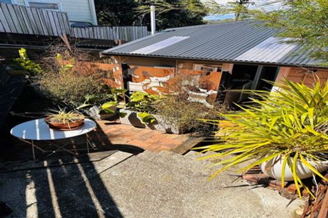 Photo of property in 180 Sutherland Road, Lyall Bay, Wellington, 6022