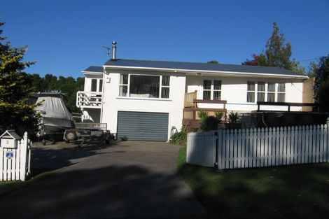 Photo of property in 2 Bridge Avenue, Te Atatu South, Auckland, 0610