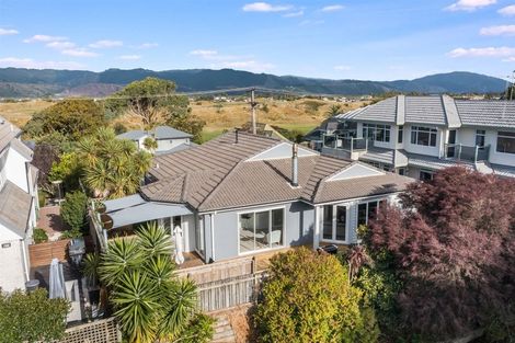 Photo of property in 49 Golf Road, Paraparaumu Beach, Paraparaumu, 5032