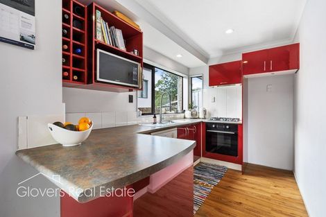 Photo of property in 18b Vardon Road, Green Bay, Auckland, 0604