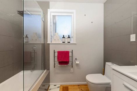 Photo of property in 128 Tiroroa Avenue, Te Atatu South, Auckland, 0610