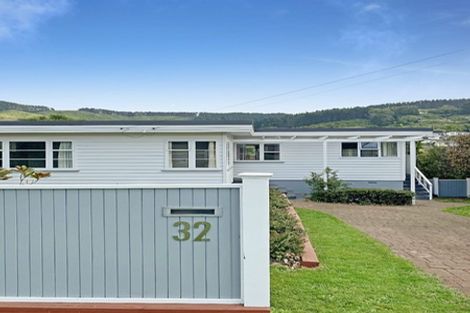 Photo of property in 32 Ngatitoa Street, Tawa, Wellington, 5028