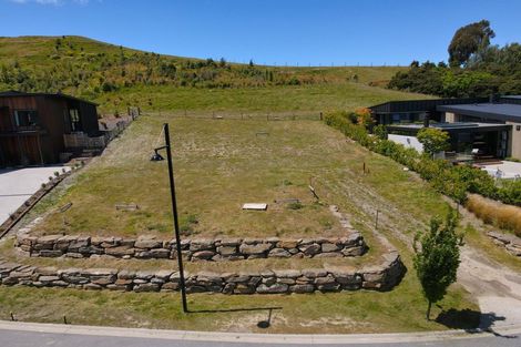Photo of property in 16 Akitu Rise, Wanaka, 9305