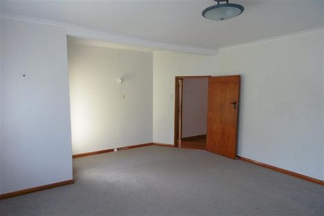 Photo of property in 53 Seaview Road, Marfell, New Plymouth, 4310