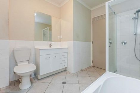 Photo of property in 28 Verdale Circle, Glen Eden, Auckland, 0602