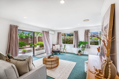 Photo of property in 1/16 Glenhaven Place, Te Atatu Peninsula, Auckland, 0610