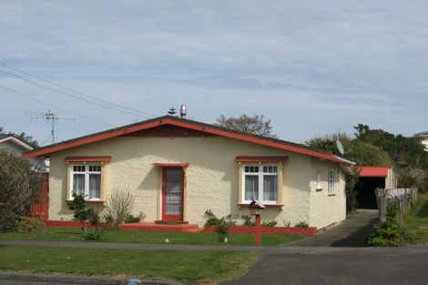 Photo of property in 185 Cornfoot Street, Castlecliff, Whanganui, 4501