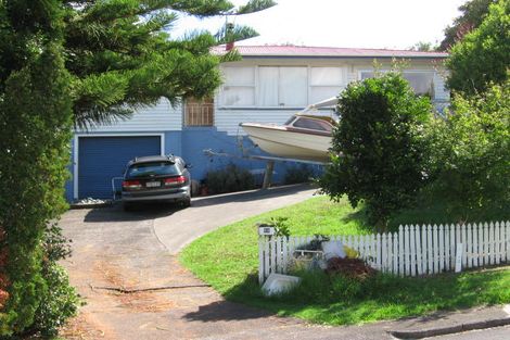 Photo of property in 22 Thuja Street, Green Bay, Auckland, 0604
