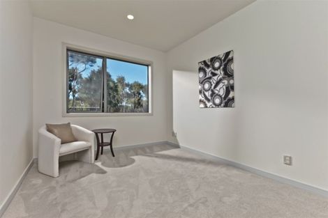 Photo of property in 120 San Valentino Drive, Henderson, Auckland, 0612