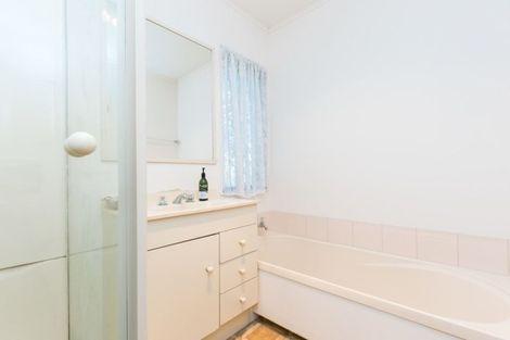 Photo of property in 6 Ashton Fitchett Drive, Brooklyn, Wellington, 6021