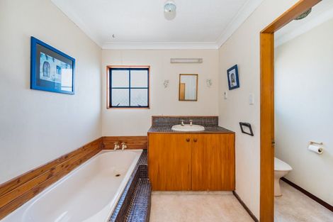 Photo of property in 92 Ngaio Road, Waikanae, 5036