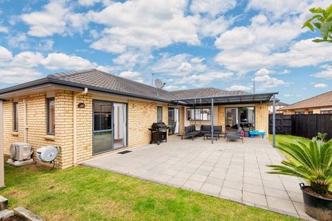 Photo of property in 17 Aberdeen Crescent, Wattle Downs, Auckland, 2103