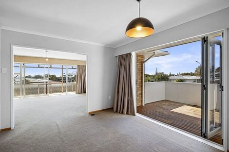 Photo of property in 44 Nevada Drive, Merrilands, New Plymouth, 4312