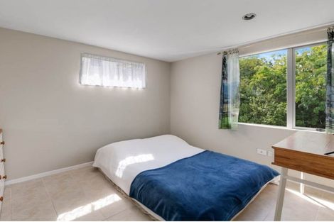 Photo of property in 415 Glenfield Road, Glenfield, Auckland, 0629