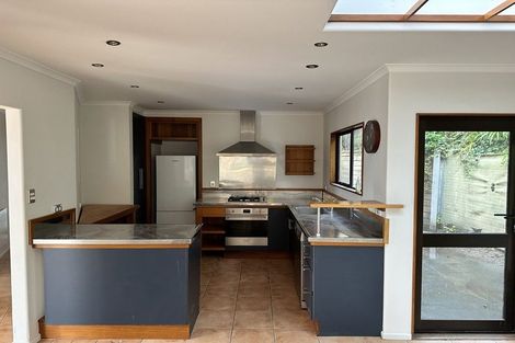 Photo of property in 4 Karaka Road, Bluff Hill, Napier, 4110