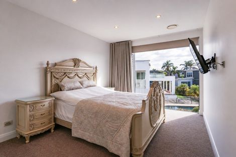 Photo of property in 28 Mansion Court, West Harbour, Auckland, 0618