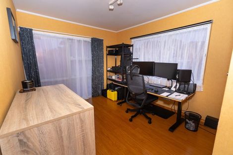 Photo of property in 21 Lisa Rise, Half Moon Bay, Auckland, 2012