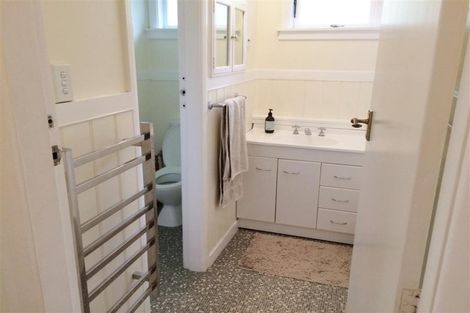 Photo of property in 51 Pukatea Street, Eastbourne, Lower Hutt, 5013