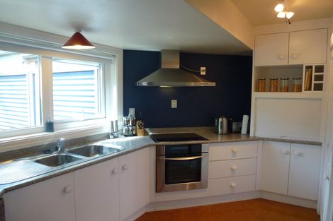 Photo of property in 27 Springdale Grove, Fitzherbert, Palmerston North, 4410