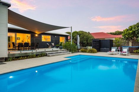 Photo of property in 141 Field Way, Waikanae Beach, Waikanae, 5036