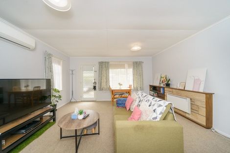 Photo of property in 2/360 College Street, West End, Palmerston North, 4410
