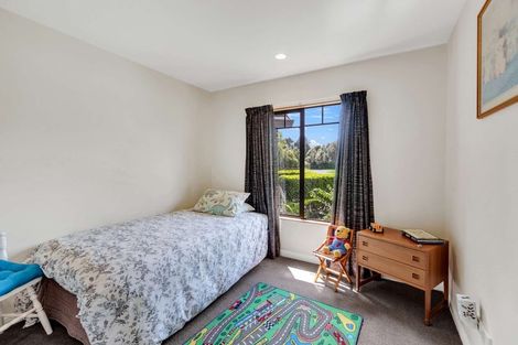 Photo of property in 27 Pohutukawa Drive, Levin, 5571