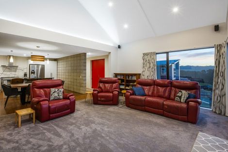 Photo of property in 14 The Fjord, Aotea, Porirua, 5024