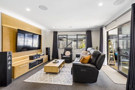 Photo of property in 14 Mooring Close, Whitby, Porirua, 5024